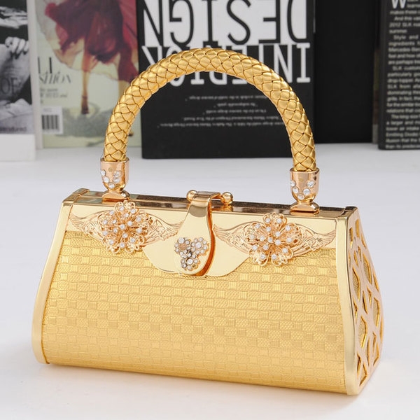 Дамска компактна официална чанта с дръжка в златисто жълт цвят и червен модел