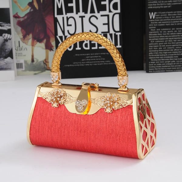 Дамска компактна официална чанта с дръжка в златисто жълт цвят и червен модел