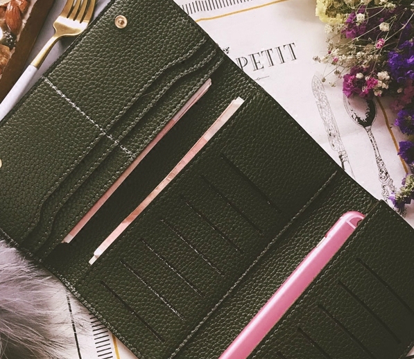 Дамско модно портмоне с много разпределения в три цвята