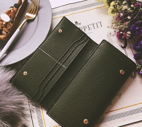 Дамско модно портмоне с много разпределения в три цвята