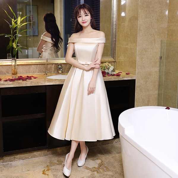 Дамска рокли със средна дължина до коляното и модели с дъллжина до глезена в няколко цвята официални модели