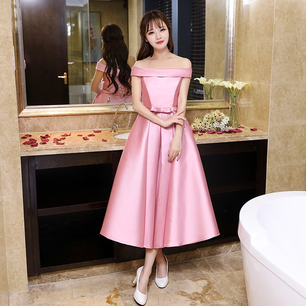 Дамска рокли със средна дължина до коляното и модели с дъллжина до глезена в няколко цвята официални модели