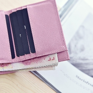Дамски малък портфейл в розов син и черен цвят