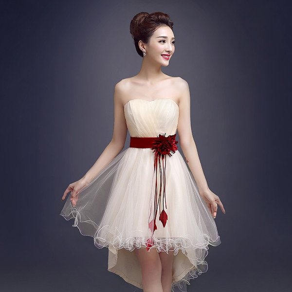 Κυρίες επίσημο φόρεμα σαμπάνια Hit πολλά μοντέλα και σχέδια με τα στοιχεία της δαντέλας