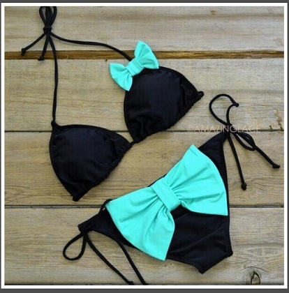 Δύο-κομμάτι με μια κορδέλα