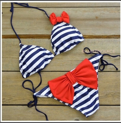 Δύο-κομμάτι με μια κορδέλα