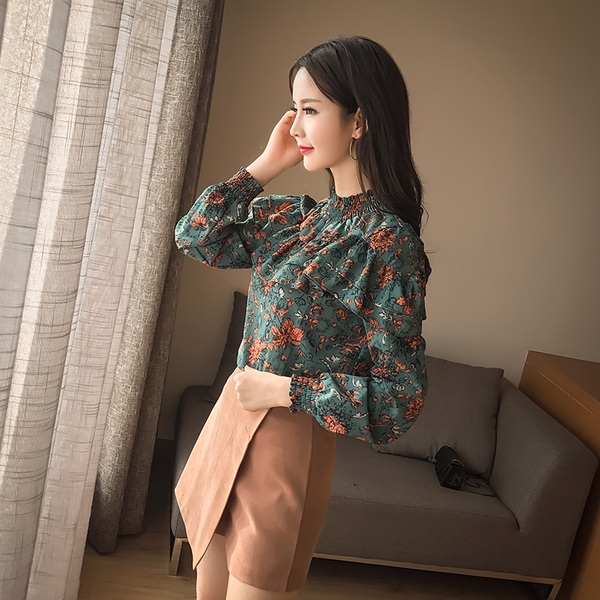 Μακρυμάνικο πουκάμισο με florals και βολάν