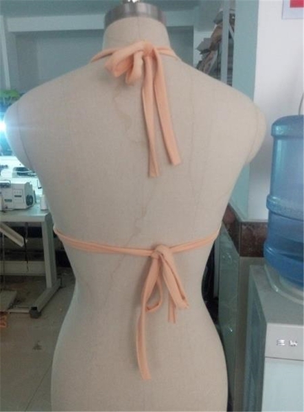 Οι γυναίκες brocaded μαγιό σε δύο μέρη