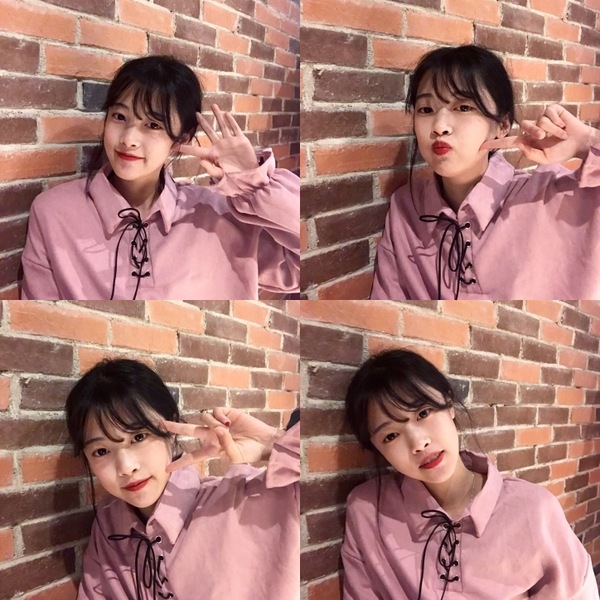 Διαφανείς πουκάμισο με φαρδιά μανίκια και εντάσσεται στο χρώμα στάχτες των τριαντάφυλλων