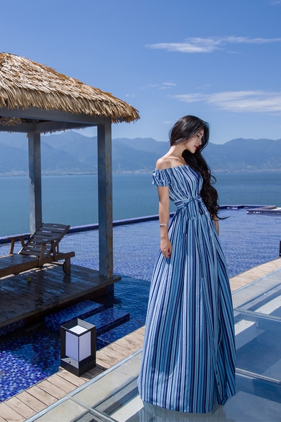 Κυρίες καλοκαιρινό φόρεμα με μπλε ρίγες μποέμ, κομψό και μακρύ