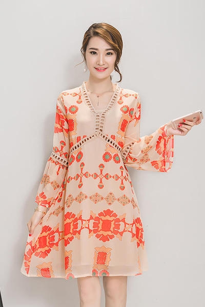 Κυρίες μεταξωτό φόρεμα με ενδιαφέροντα σχεδιασμό σε πορτοκαλί μακρυμάνικο φόρεμα μήκους: μικρή