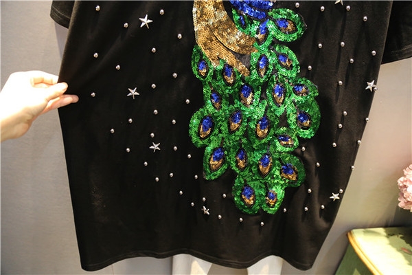 Дамска широка блуза с елементи от пайети с Паун