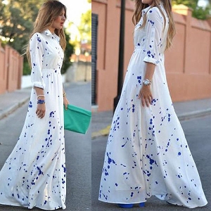 Дамска лятна дълга шифонена рокля бяла със сини точки