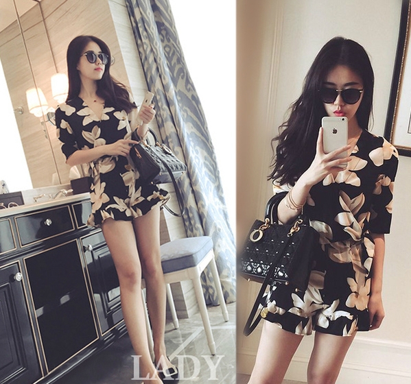 Οι γυναίκες σιφόν μαύρο jumpsuit λουλούδια το καλοκαίρι με κοντά μανίκια