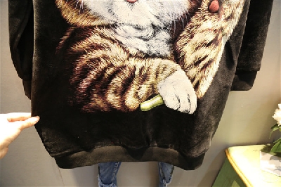 Οι γυναίκες βελούδινη μπλούζα με 3/4 μανίκια με απλικέ γάτα