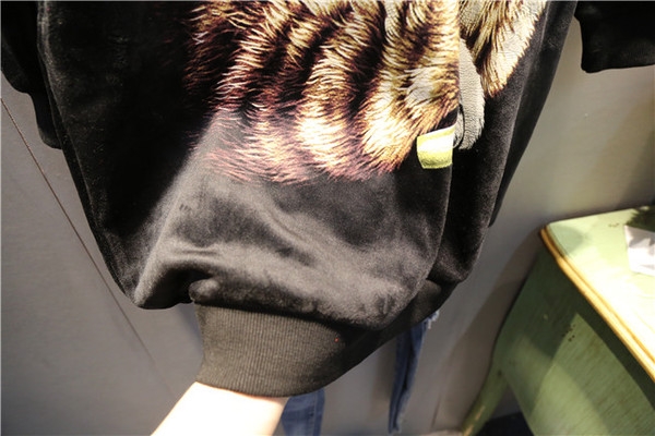 Οι γυναίκες βελούδινη μπλούζα με 3/4 μανίκια με απλικέ γάτα