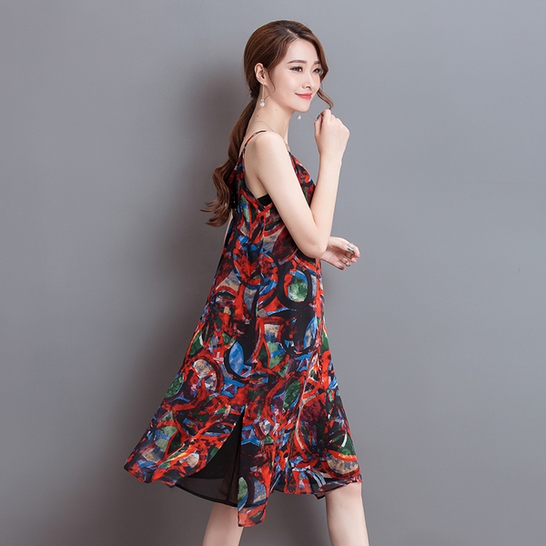 Κυρίες μεταξωτά και το καλοκαίρι σιφόν φόρεμα χρωματιστά κοχύλια σε δύο μοντέλα με κόκκινο και πράσινο χλωρίδα κίνητρα