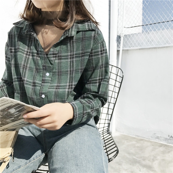 Οι γυναίκες ρετρό φανέλα σε τρία χρώματα