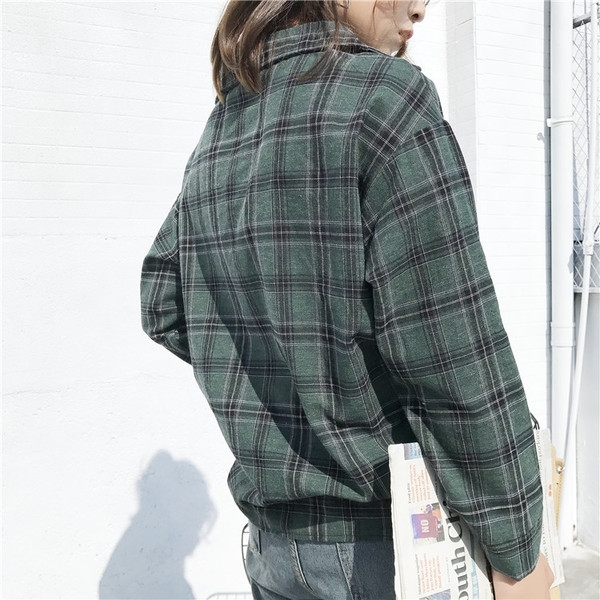 Οι γυναίκες ρετρό φανέλα σε τρία χρώματα