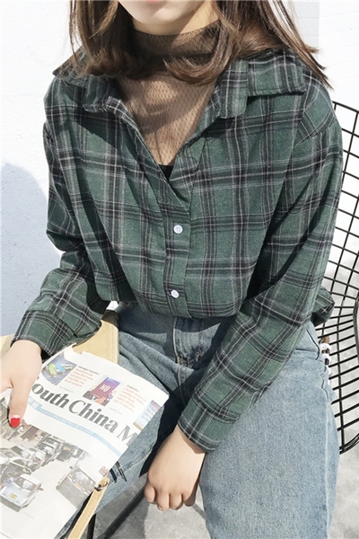 Οι γυναίκες ρετρό φανέλα σε τρία χρώματα