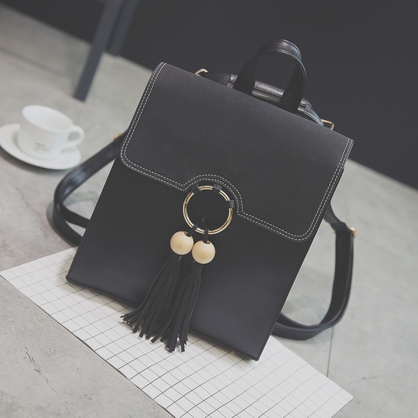 Дамски раници среден размер - с висящи орнаменти в четири цвята.