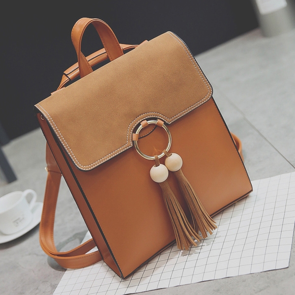 Дамски раници среден размер - с висящи орнаменти в четири цвята.