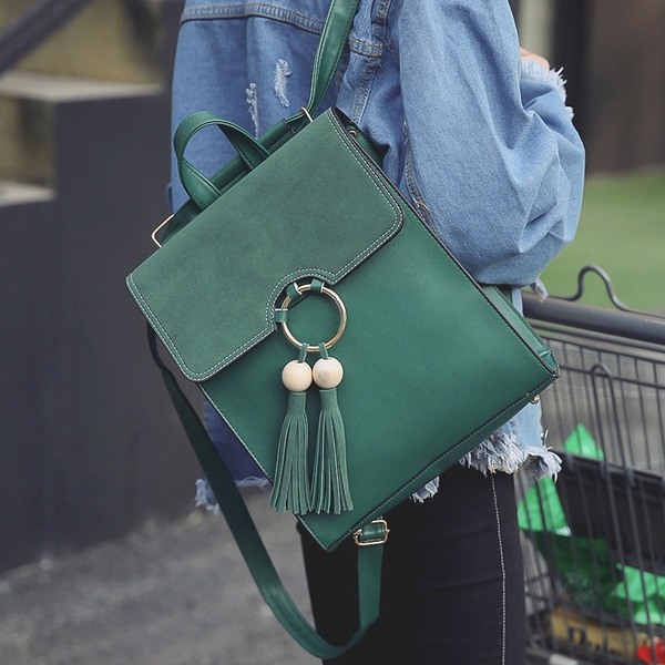 Дамски раници среден размер - с висящи орнаменти в четири цвята.