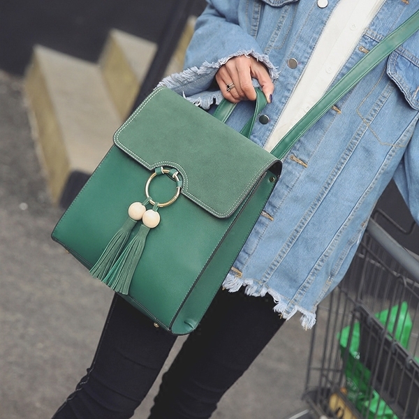 Дамски раници среден размер - с висящи орнаменти в четири цвята.