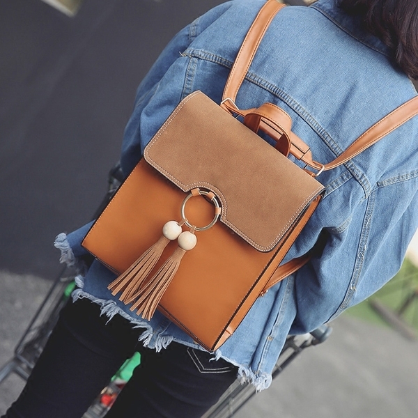 Дамски раници среден размер - с висящи орнаменти в четири цвята.