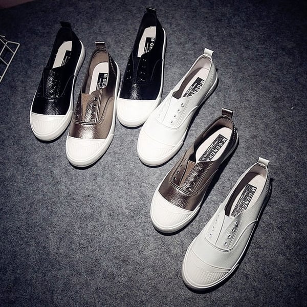 Γυναικεία αθλητικά παπούτσια  χωρίς κορδόνια σε μαύρο, λευκό και χρυσό χρώμα 