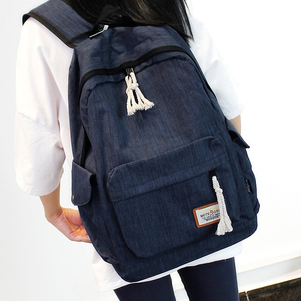 Γυναικεία σακίδια σε 6 χρώματα με πολλές τσέπες.