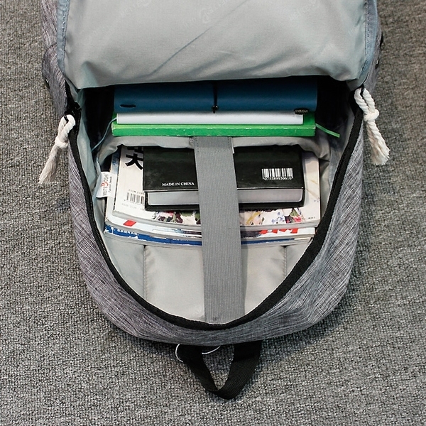 Γυναικεία σακίδια σε 6 χρώματα με πολλές τσέπες.