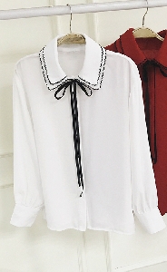 Семпла дамска риза с яка и връзки в бял и червен цвят