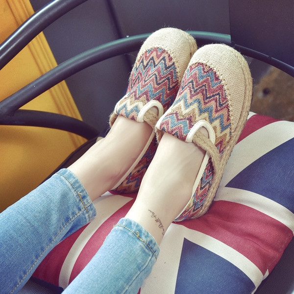 Μοκασίνια Πλεκτά των γυναικών στο φρέσκο ​​χρώμα