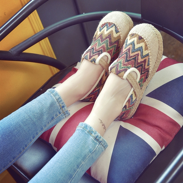 Μοκασίνια Πλεκτά των γυναικών στο φρέσκο ​​χρώμα