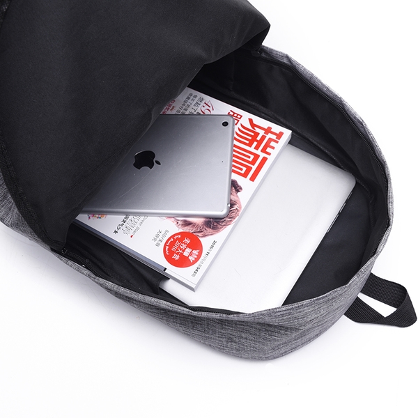 Καθαρίστε τσάντες με μπροστινή τσέπη σε τέσσερα χρώματα.