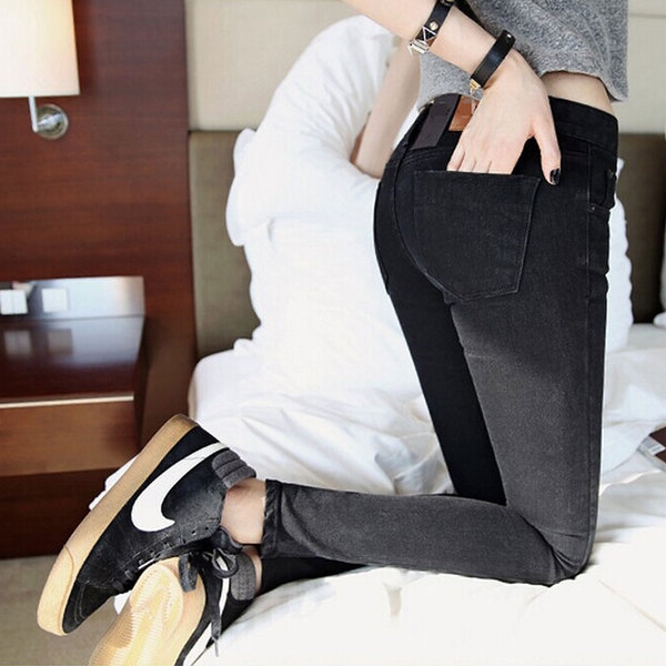 Слим дамски дънки различни модели в синьо и черно