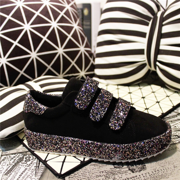 Γυναικεία αθλητικά παπούτσια για την  καθημερινή ζωή ή σπορ 