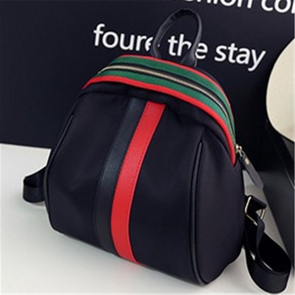 Σπορ κυρίες σακίδιο με ιμάντες σε διάφορα χρώματα.