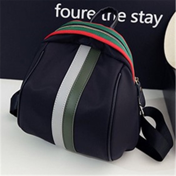 Σπορ κυρίες σακίδιο με ιμάντες σε διάφορα χρώματα.