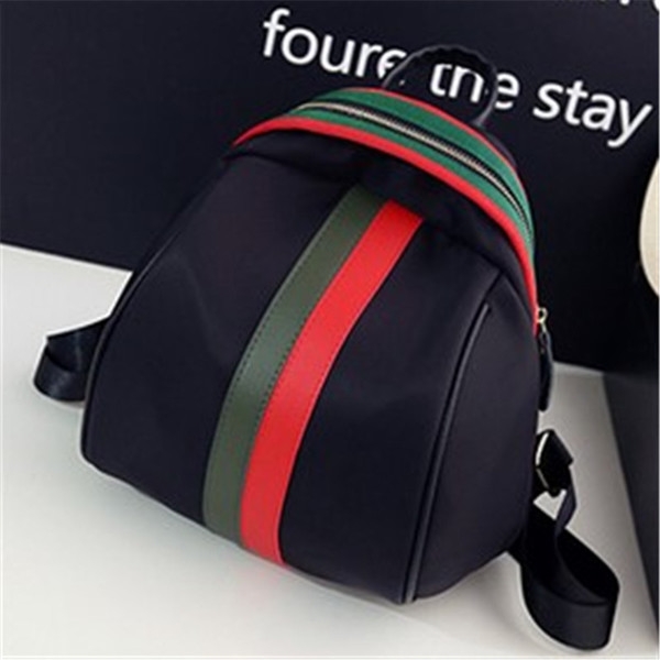 Σπορ κυρίες σακίδιο με ιμάντες σε διάφορα χρώματα.