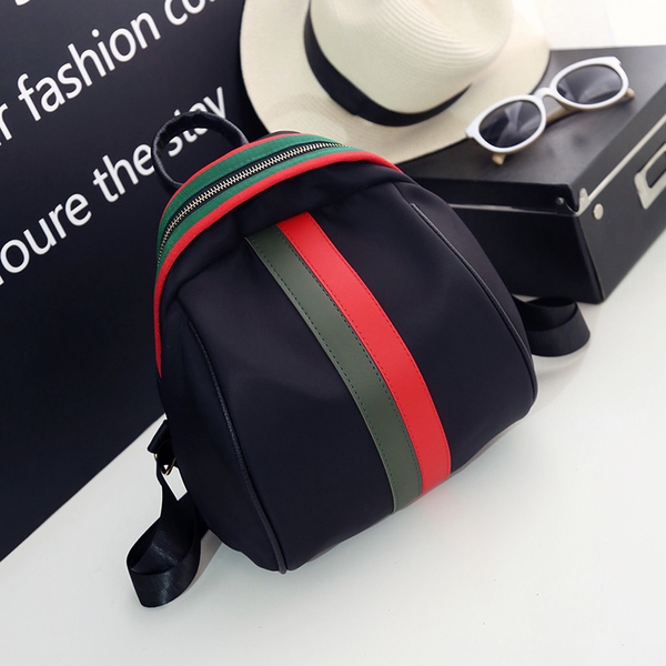 Σπορ κυρίες σακίδιο με ιμάντες σε διάφορα χρώματα.