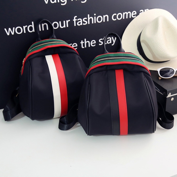 Σπορ κυρίες σακίδιο με ιμάντες σε διάφορα χρώματα.