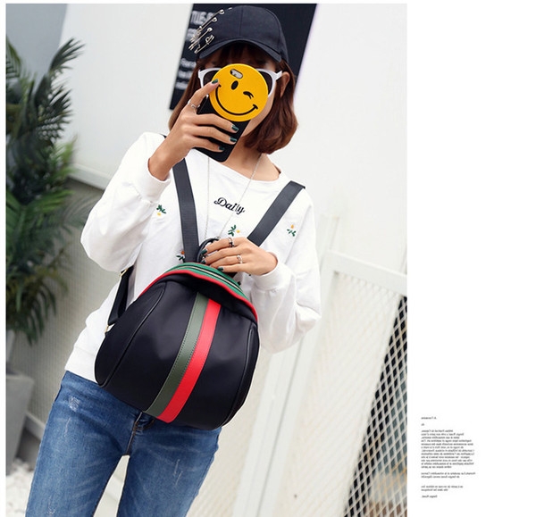 Σπορ κυρίες σακίδιο με ιμάντες σε διάφορα χρώματα.