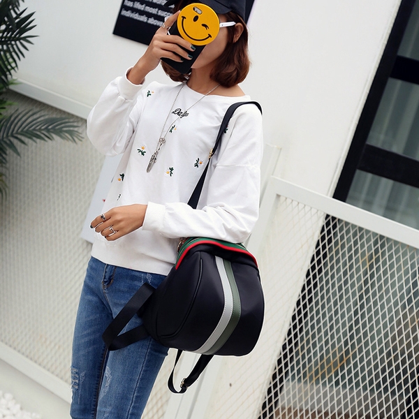 Σπορ κυρίες σακίδιο με ιμάντες σε διάφορα χρώματα.