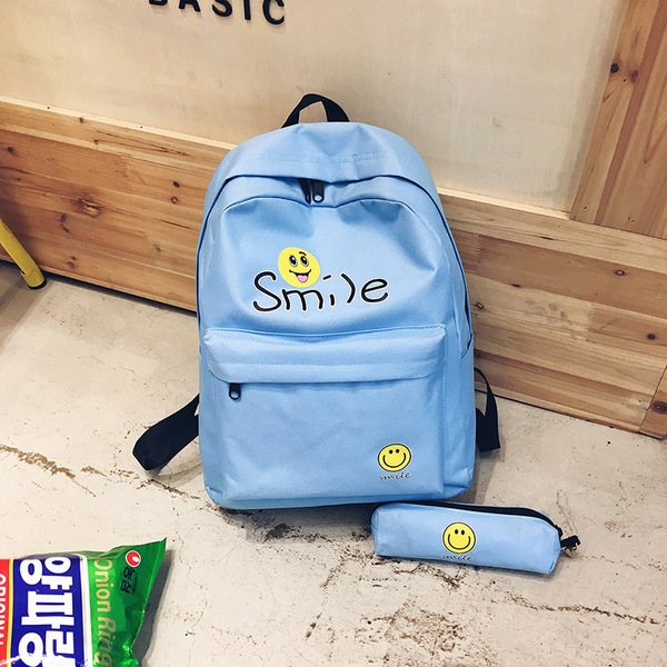 Τσάντες αθλητισμού των γυναικών με διάφορα motiviv τέσσερα χρώματα.