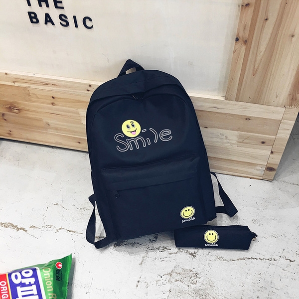 Τσάντες αθλητισμού των γυναικών με διάφορα motiviv τέσσερα χρώματα.