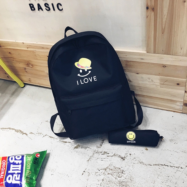 Τσάντες αθλητισμού των γυναικών με διάφορα motiviv τέσσερα χρώματα.