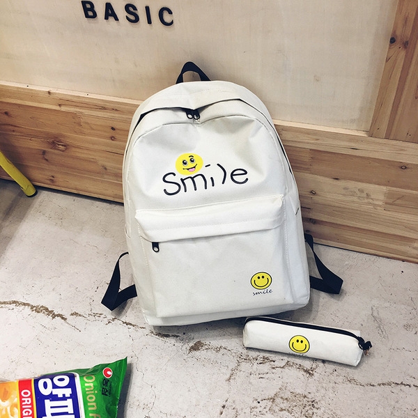 Τσάντες αθλητισμού των γυναικών με διάφορα motiviv τέσσερα χρώματα.