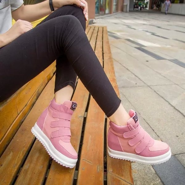 Γυναικεία αθλητικά παπούτσια σε μια πλατφόρμα κατάλληλη για τις εποχές SPRING AUTUMN